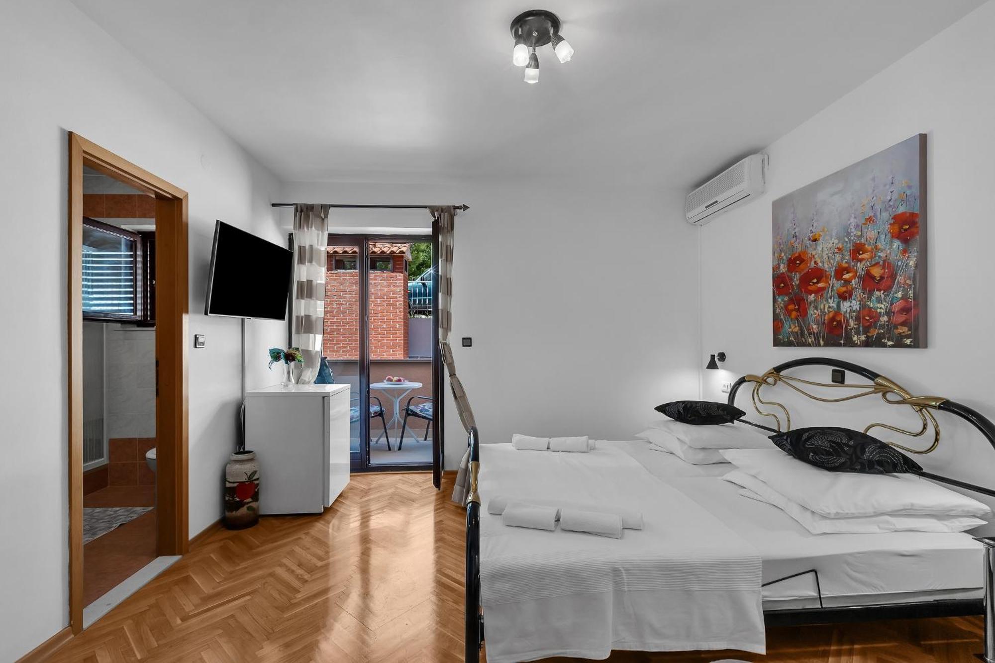 Apartments And Rooms With Parking Space Duce, Omis - 10303 Номер фото