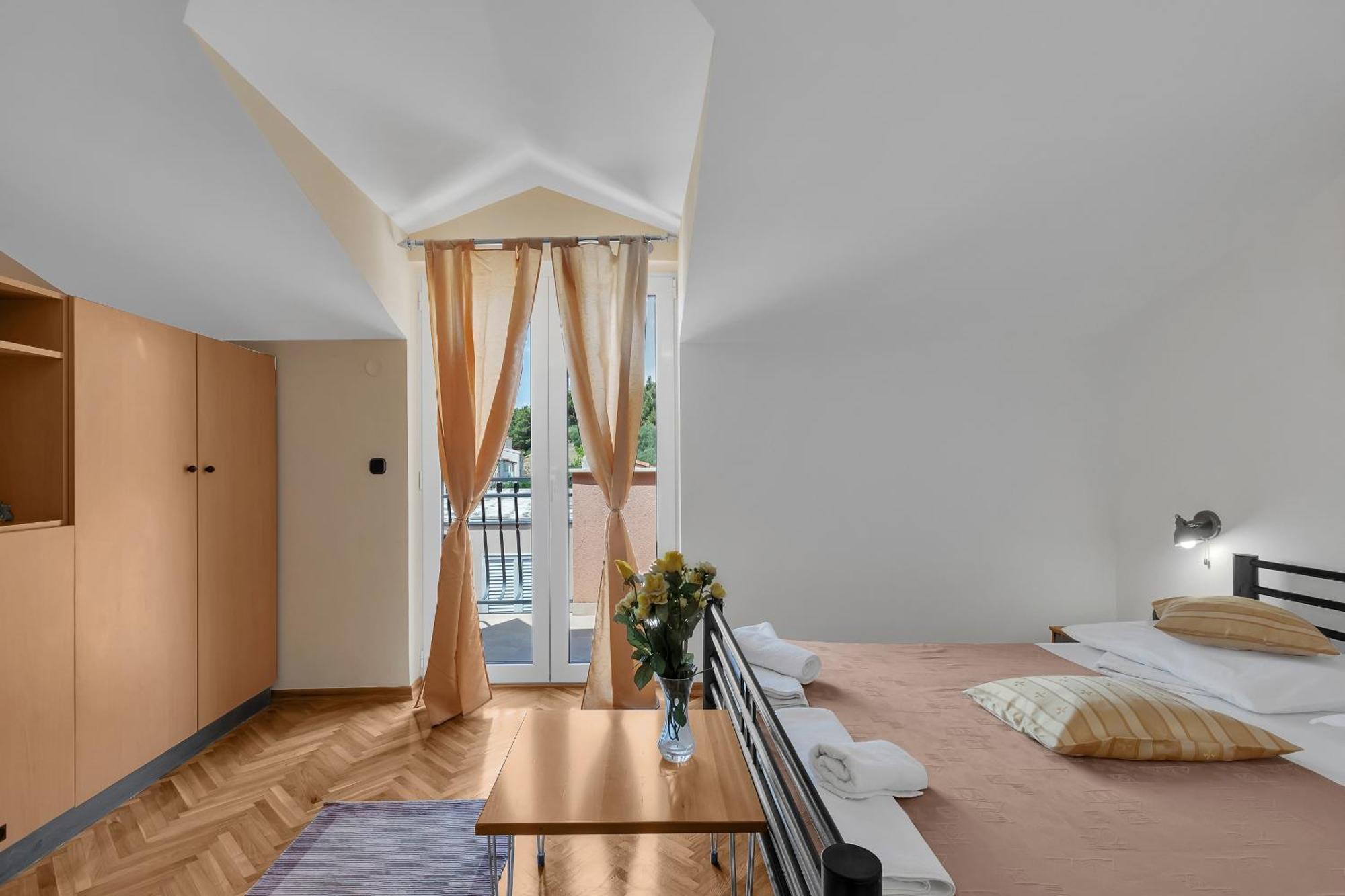 Apartments And Rooms With Parking Space Duce, Omis - 10303 Номер фото